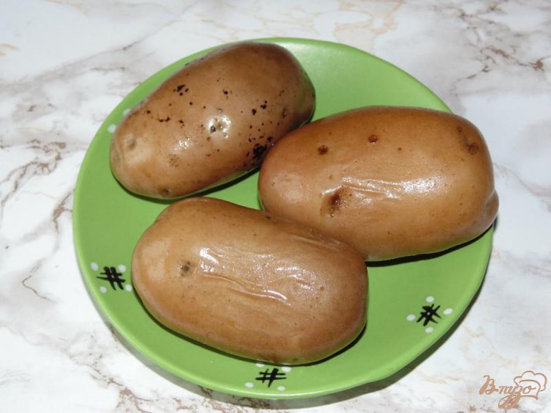 Фото приготовление рецепта: Ароматный картофель запеченный под сыром шаг №1