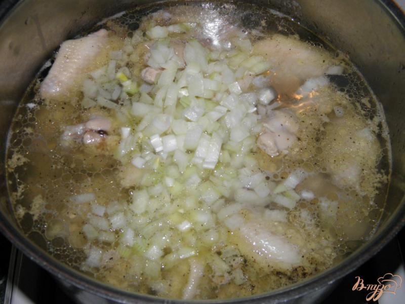 Фото приготовление рецепта: Крылышки с картошкой и томатной пастой шаг №2