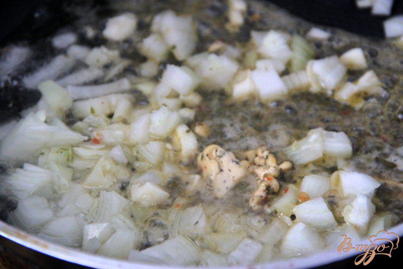 Фото приготовление рецепта: Зеленая фасоль с помидами и яйцами шаг №2