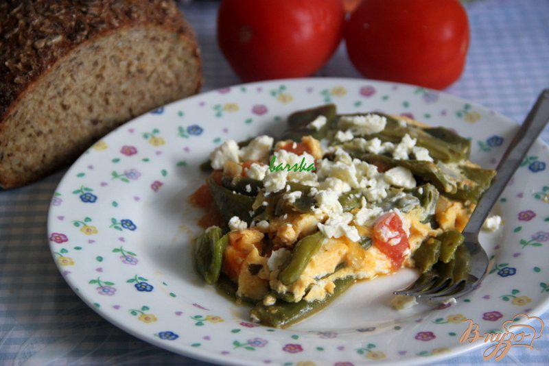 Фото приготовление рецепта: Зеленая фасоль с помидами и яйцами шаг №9