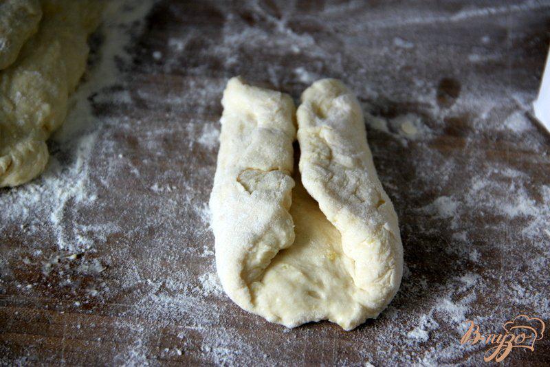 Фото приготовление рецепта: Картофельные булочки-елочки шаг №6