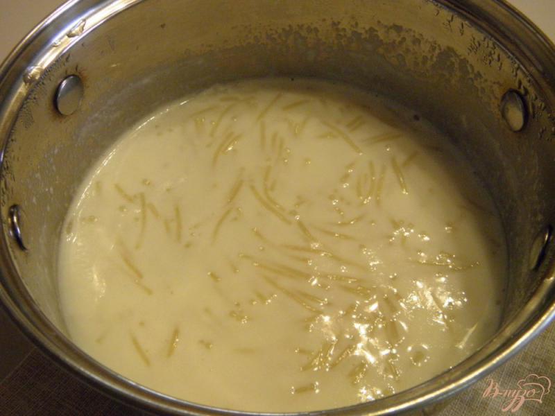 Фото приготовление рецепта: Молочный вермешелевый суп шаг №3