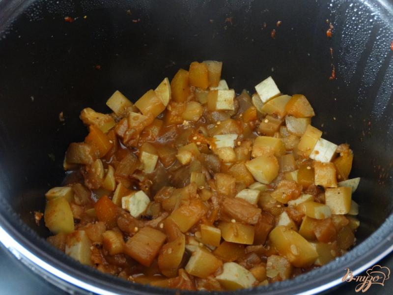 Фото приготовление рецепта: Рагу из баклажана, тыквы и кабачка шаг №5