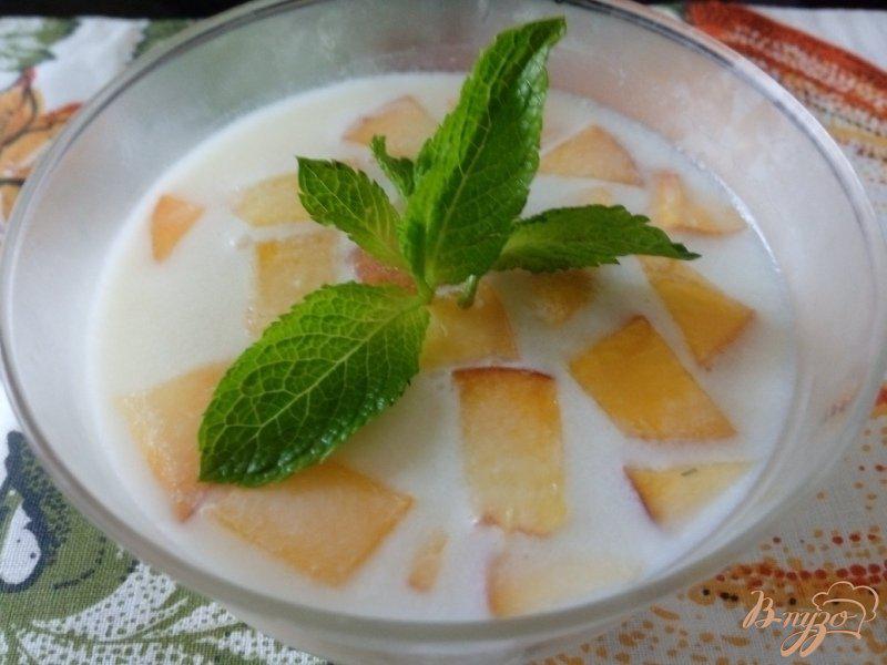 Фото приготовление рецепта: Желейный десерт с персиком шаг №4