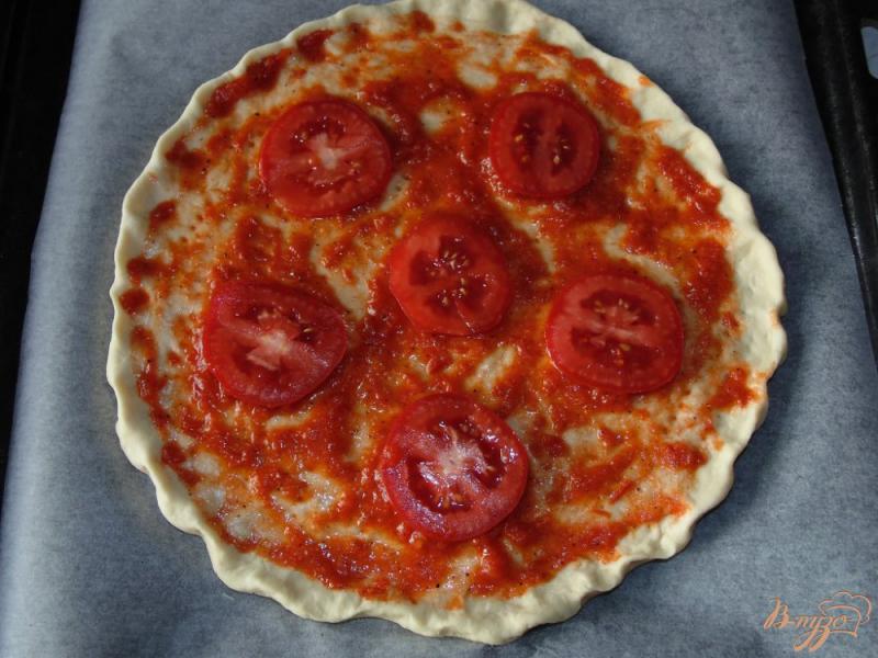 Фото приготовление рецепта: Пицца с бужениной и помидорами шаг №2