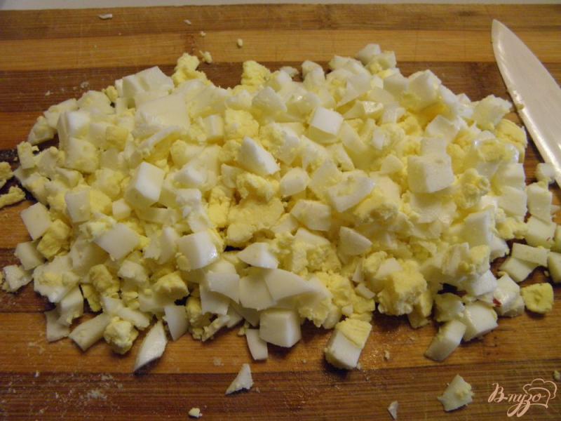 Фото приготовление рецепта: Окрошка на кефире с лимонным соком шаг №5
