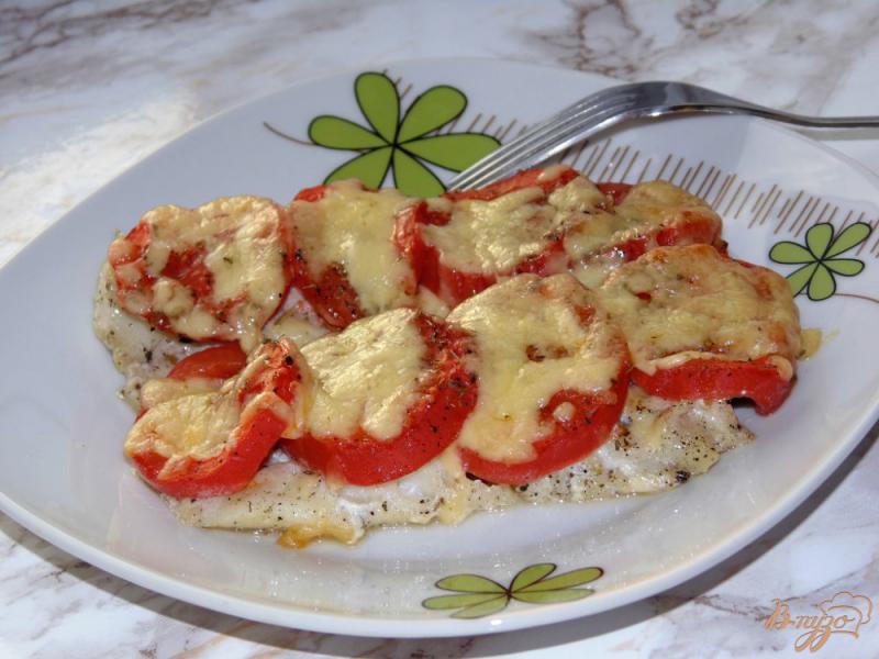 Фото приготовление рецепта: Нототения запеченная под помидорами с сыром шаг №5