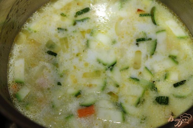 Фото приготовление рецепта: Крем - суп из кабачка с беконом шаг №4