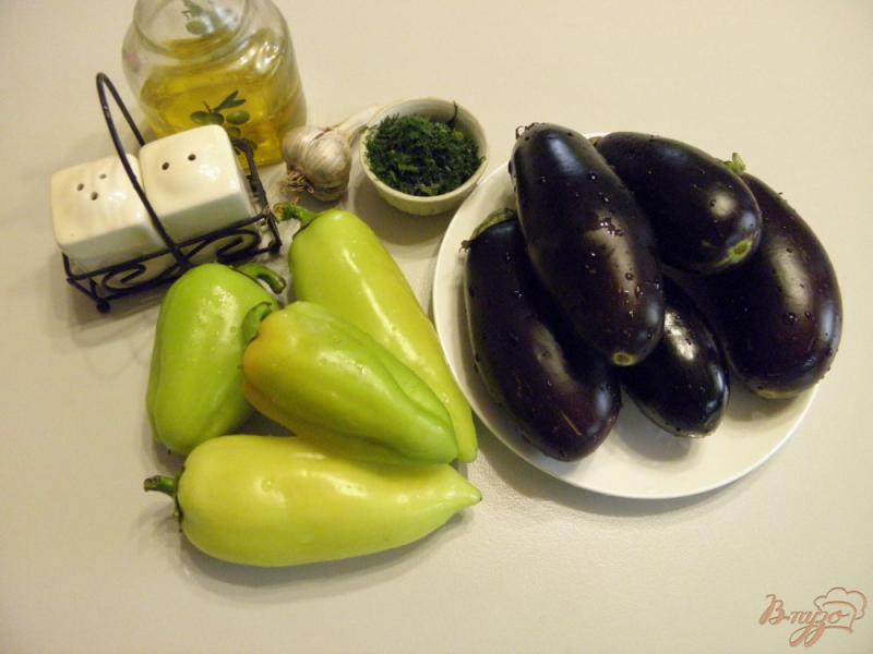 Фото приготовление рецепта: Баклажаны с болгарским перцем и чесноком шаг №1