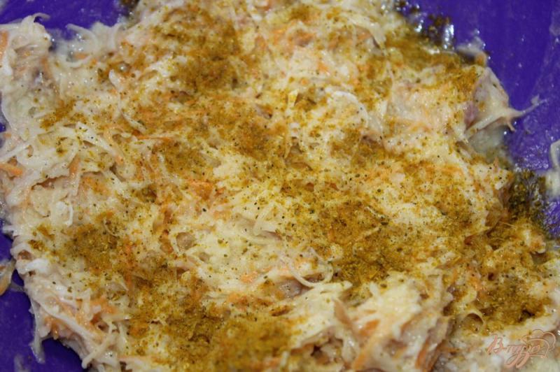 Фото приготовление рецепта: Картофельный блин с мясом и помидорной начинкой шаг №5