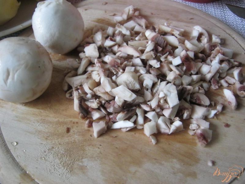Фото приготовление рецепта: Запеченный картофель, фаршированный грибами и зеленью шаг №2