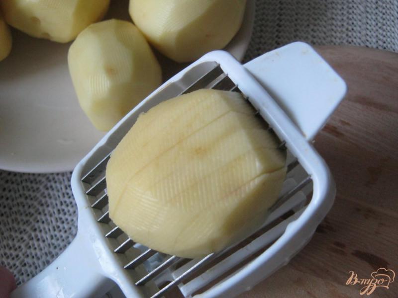 Фото приготовление рецепта: Запеченный картофель, фаршированный грибами и зеленью шаг №1