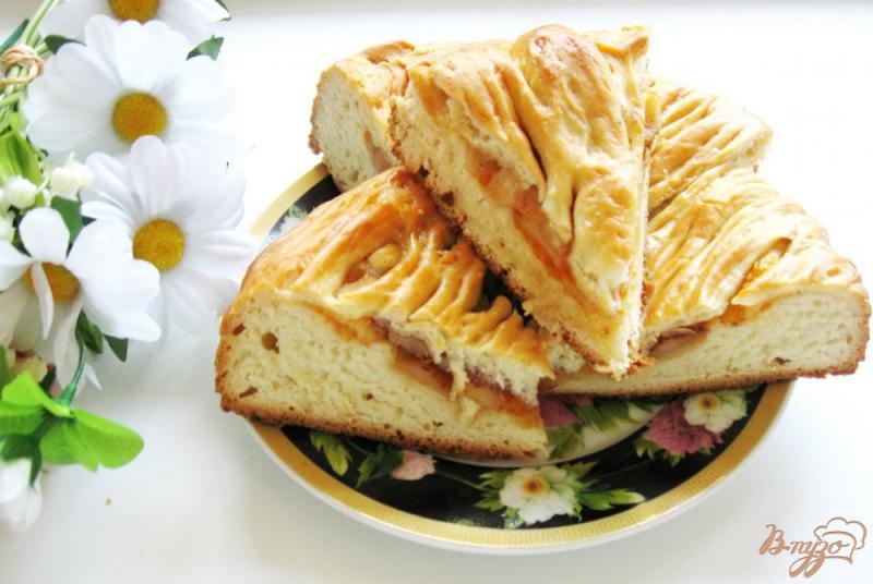 Фото приготовление рецепта: Пирог с абрикосовым джемом и яблоками шаг №9