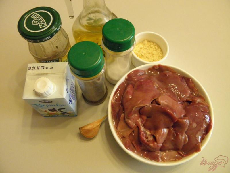 Фото приготовление рецепта: Куриная печень в нежном соусе шаг №1
