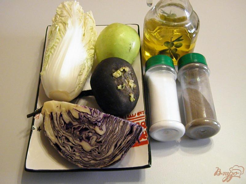 Фото приготовление рецепта: Салат с черной редькой и яблоком шаг №1