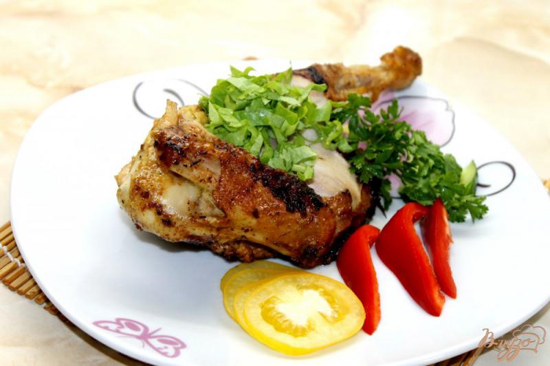 Фото приготовление рецепта: Жареный цыпленок в мультиварке шаг №7