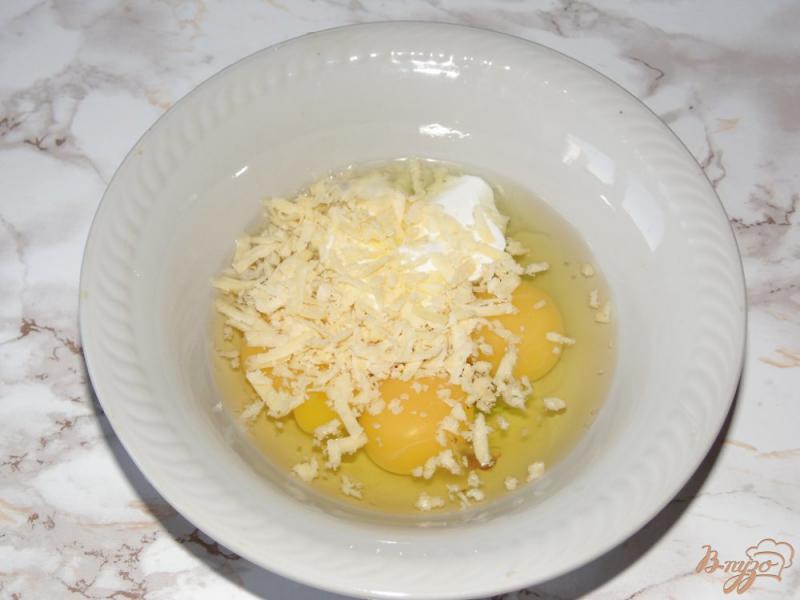 Фото приготовление рецепта: Омлет с сыром в тонком лаваше шаг №1