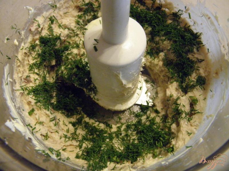 Фото приготовление рецепта: Селедочное масло с яйцом и укропом шаг №4