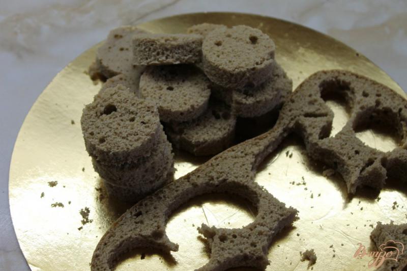 Фото приготовление рецепта: Ягодно - творожный десерт с бисквитом шаг №3