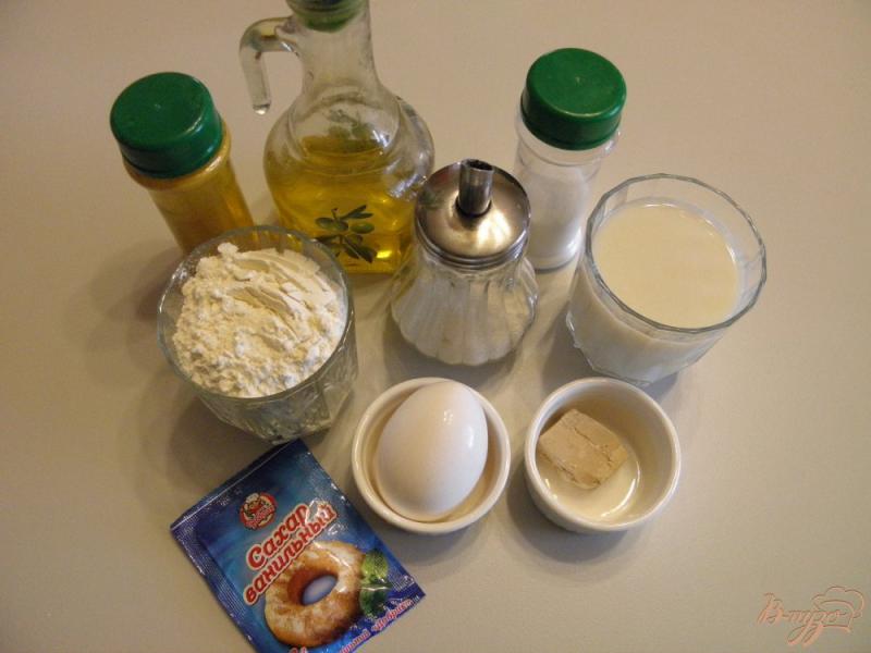 Фото приготовление рецепта: Дрожжевые блинчики на молоке шаг №1