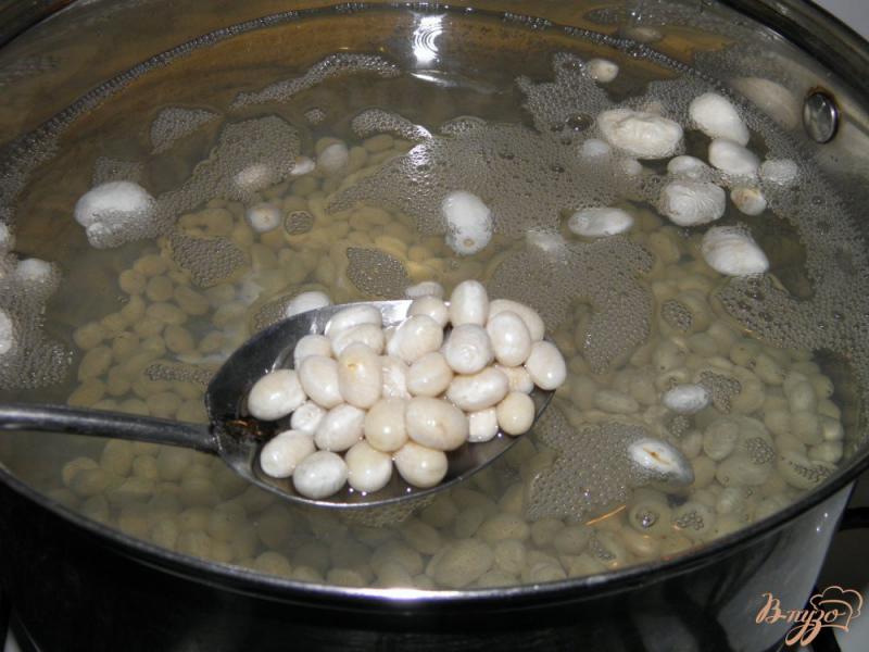 Фото приготовление рецепта: Суп фасолевый с яйцом и укропом шаг №1