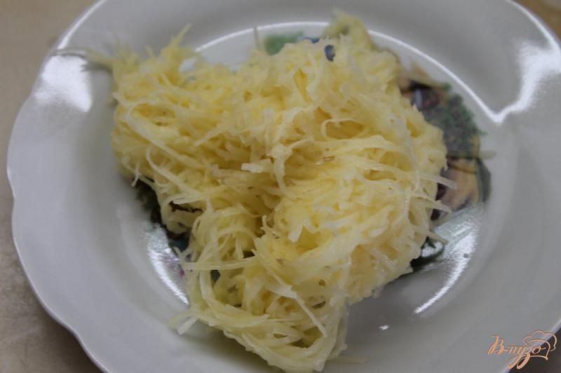 Фото приготовление рецепта: Картофельные оладьи с баклажаном и помидорами шаг №1