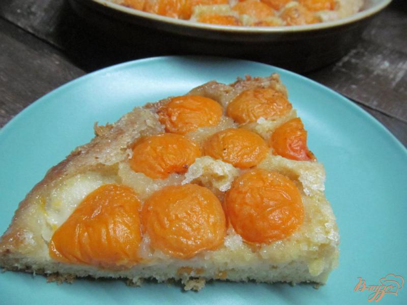 Фото приготовление рецепта: Сливочный пирог с абрикосом шаг №7