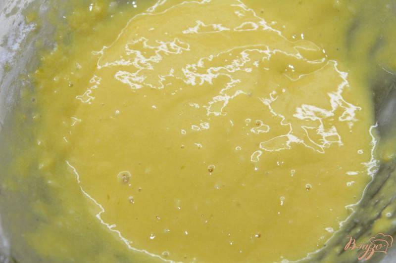 Фото приготовление рецепта: Жаренные кабачки в кляре с добавлением соевого соуса шаг №3
