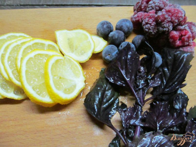 Фото приготовление рецепта: Напиток из овощей и ягод шаг №2