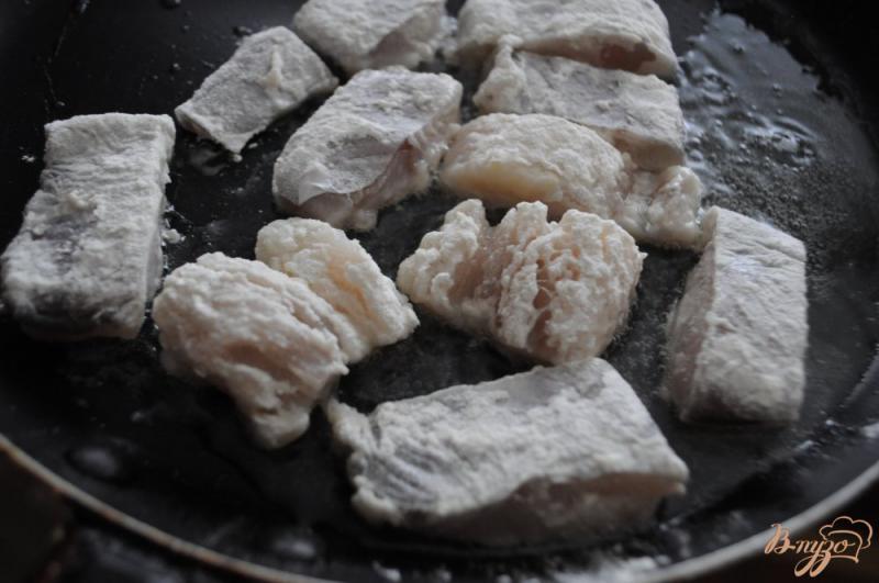 Фото приготовление рецепта: Картофель с хеком запеченный под сыром шаг №1