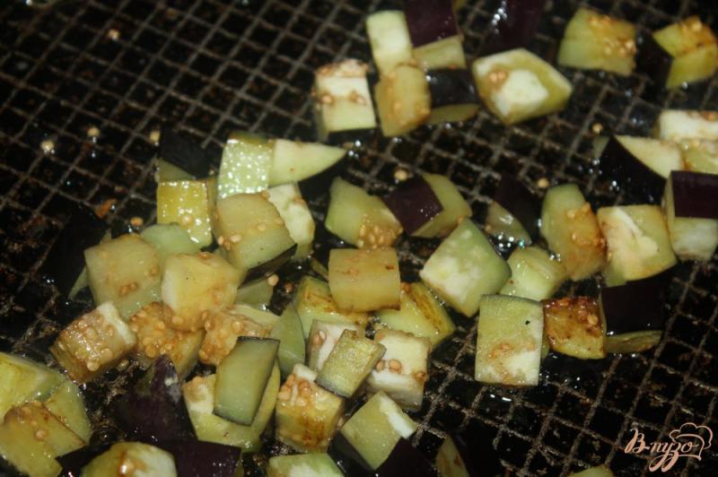 Фото приготовление рецепта: Салат из помидоров, перца и баклажан шаг №2