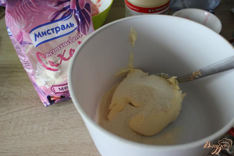 Фото приготовление рецепта: Клубнично-банановое мороженое шаг №2