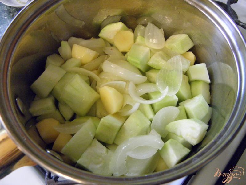 Фото приготовление рецепта: Нежный кабачковый суп-пюре шаг №6