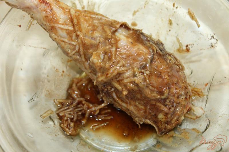 Фото приготовление рецепта: Куриная голень в чесночно - соевом маринаде шаг №2