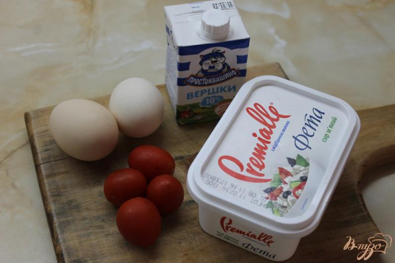Фото приготовление рецепта: Фаршированный омлет помидорами и фетой шаг №1