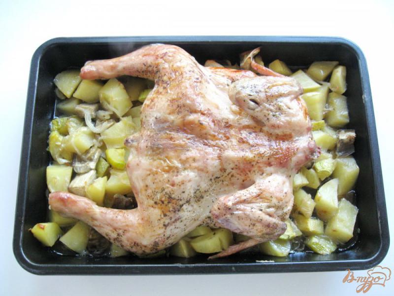 Фото приготовление рецепта: Цыпленок запеченный с овощами шаг №5