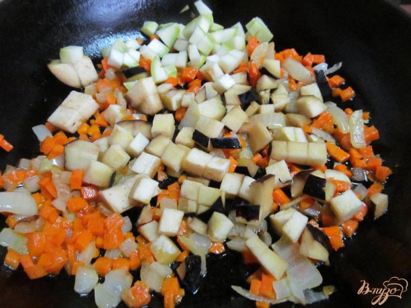 Фото приготовление рецепта: Овощной суп с фрикаделькам и пастой орзо шаг №3
