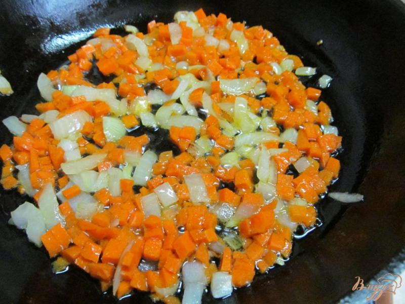 Фото приготовление рецепта: Овощной суп с фрикаделькам и пастой орзо шаг №2