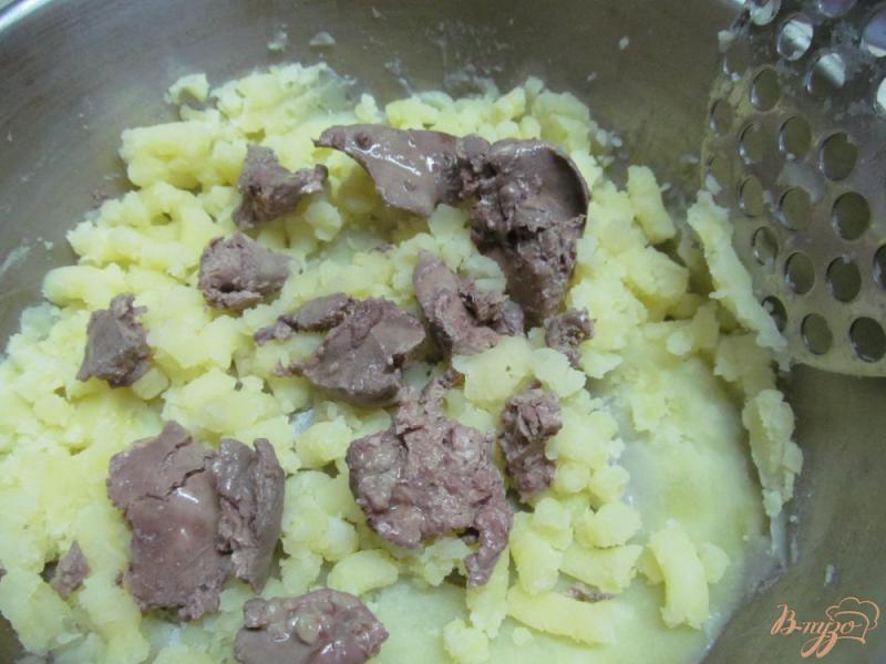 Фото приготовление рецепта: Закуска из картофеля с печенью шаг №1