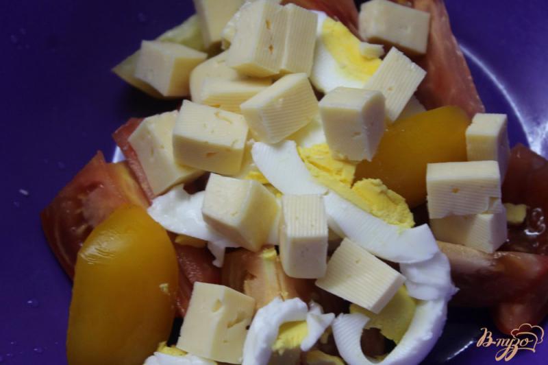 Фото приготовление рецепта: Овощной салат с сыром и яйцом шаг №3