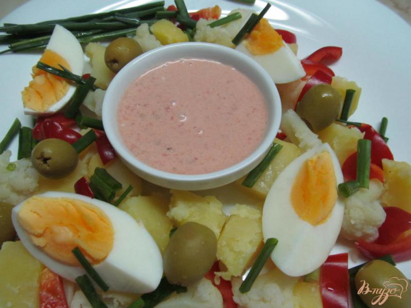 Фото приготовление рецепта: Теплый салат из картофеля и цветной капусты шаг №4