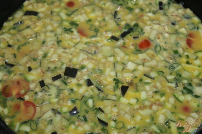 Фото приготовление рецепта: Пышный омлет с летними овощами в духовке шаг №6