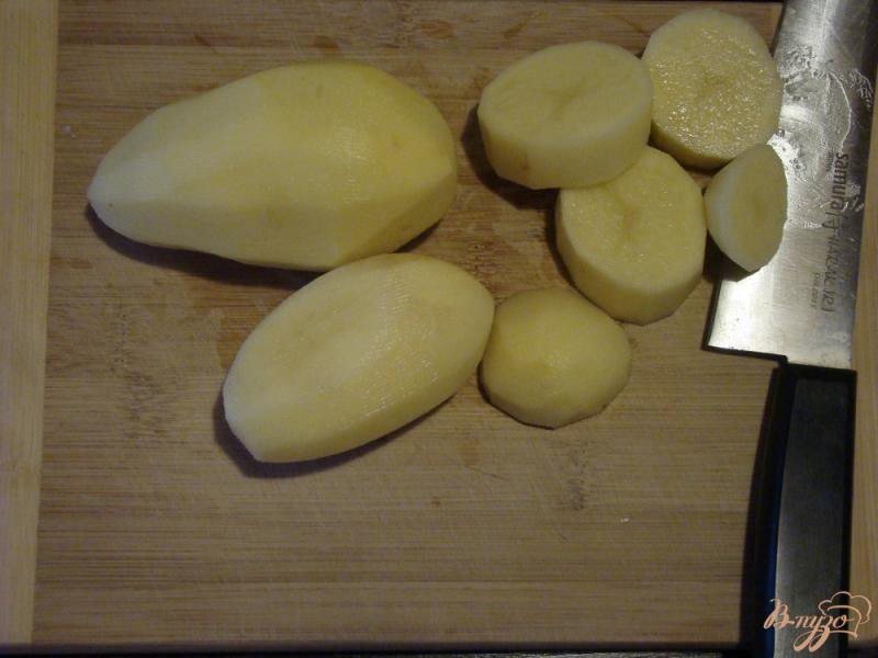 Фото приготовление рецепта: Запеченные с картофелем мясные косточки шаг №3