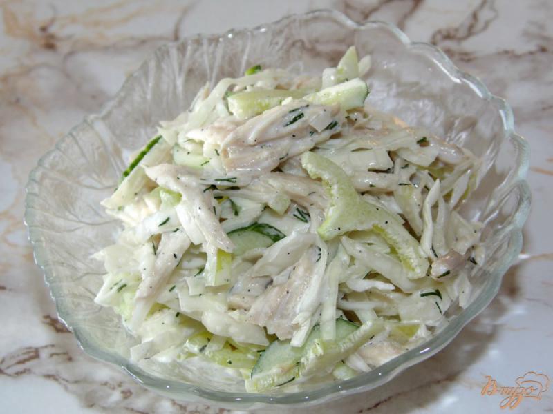 Фото приготовление рецепта: Капустный салат с мясом курицы шаг №6