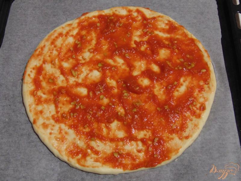 Фото приготовление рецепта: Пицца с фаршем и помидорами черри шаг №3