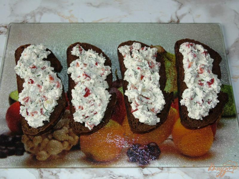 Фото приготовление рецепта: Творожная намазка с красным сладким перцем и чесноком шаг №5