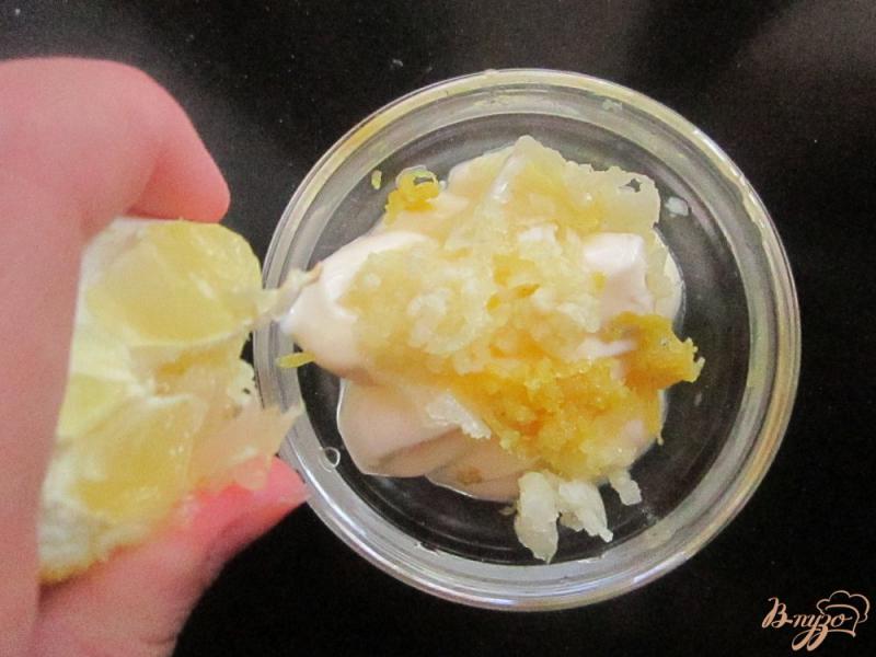 Фото приготовление рецепта: Спаржевая фасоль в лимонном кляре с чесночно-лимонным соусом шаг №5