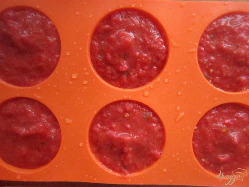 Фото приготовление рецепта: Замороженные помидоры на зиму шаг №4