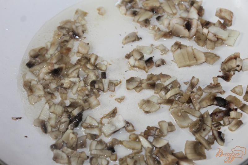Фото приготовление рецепта: Котлеты из свинины с грибами шаг №3
