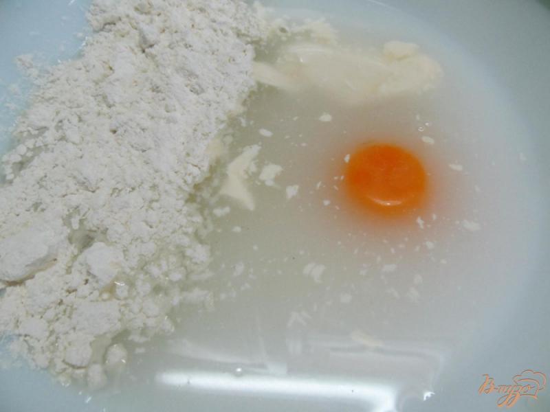 Фото приготовление рецепта: Блинчики с сыром и соленым тунцом шаг №1